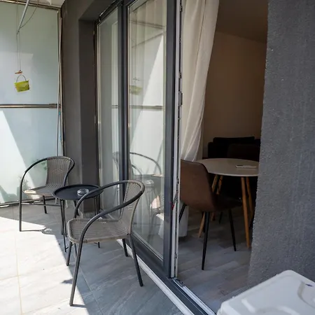 Barrique 32 - Breakfast Delivered & Minibar - Mall Area Apartment Brasov