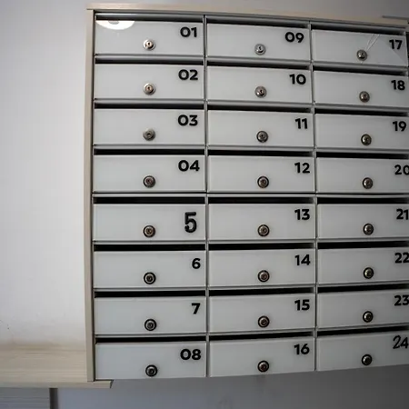Barrique 32 - Breakfast Delivered & Minibar - Mall Area Apartment
